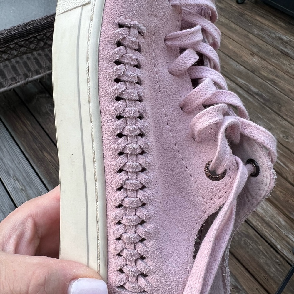 TOMS brand Womens Size 8 Pink Suede Lenox Sneakers